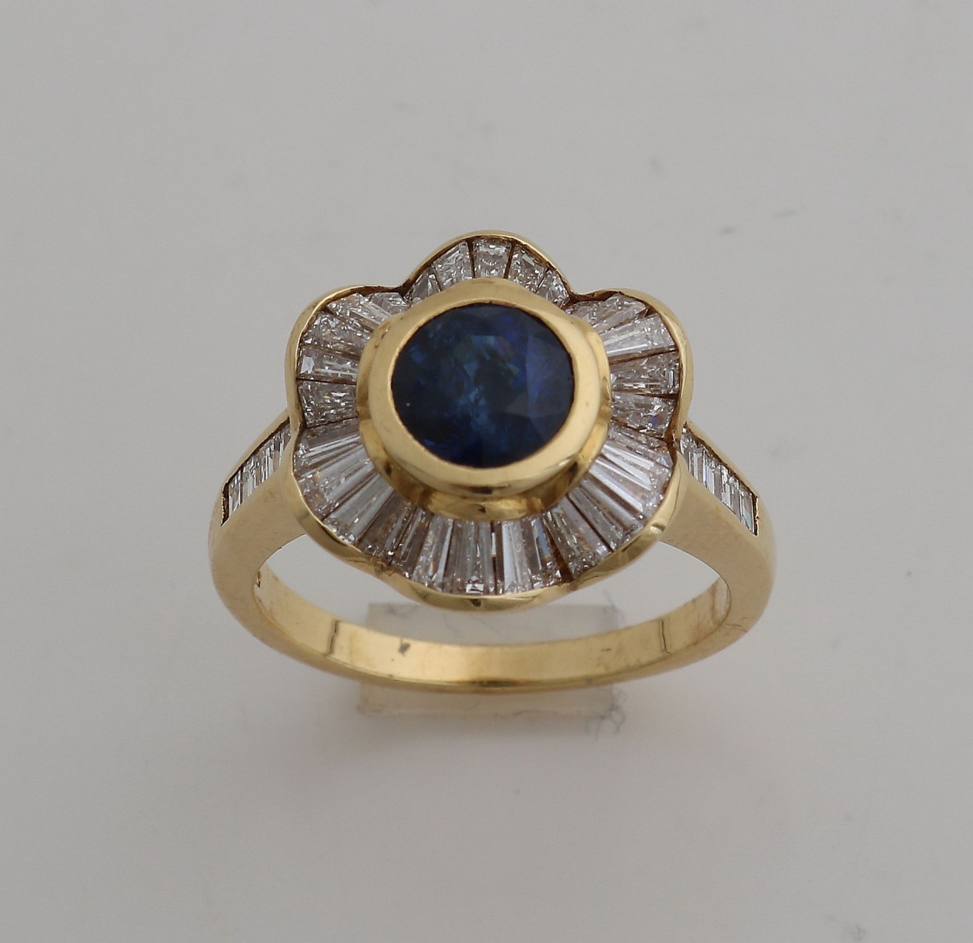 Gold ring with diamond and sapphire - Bild 2 aus 2