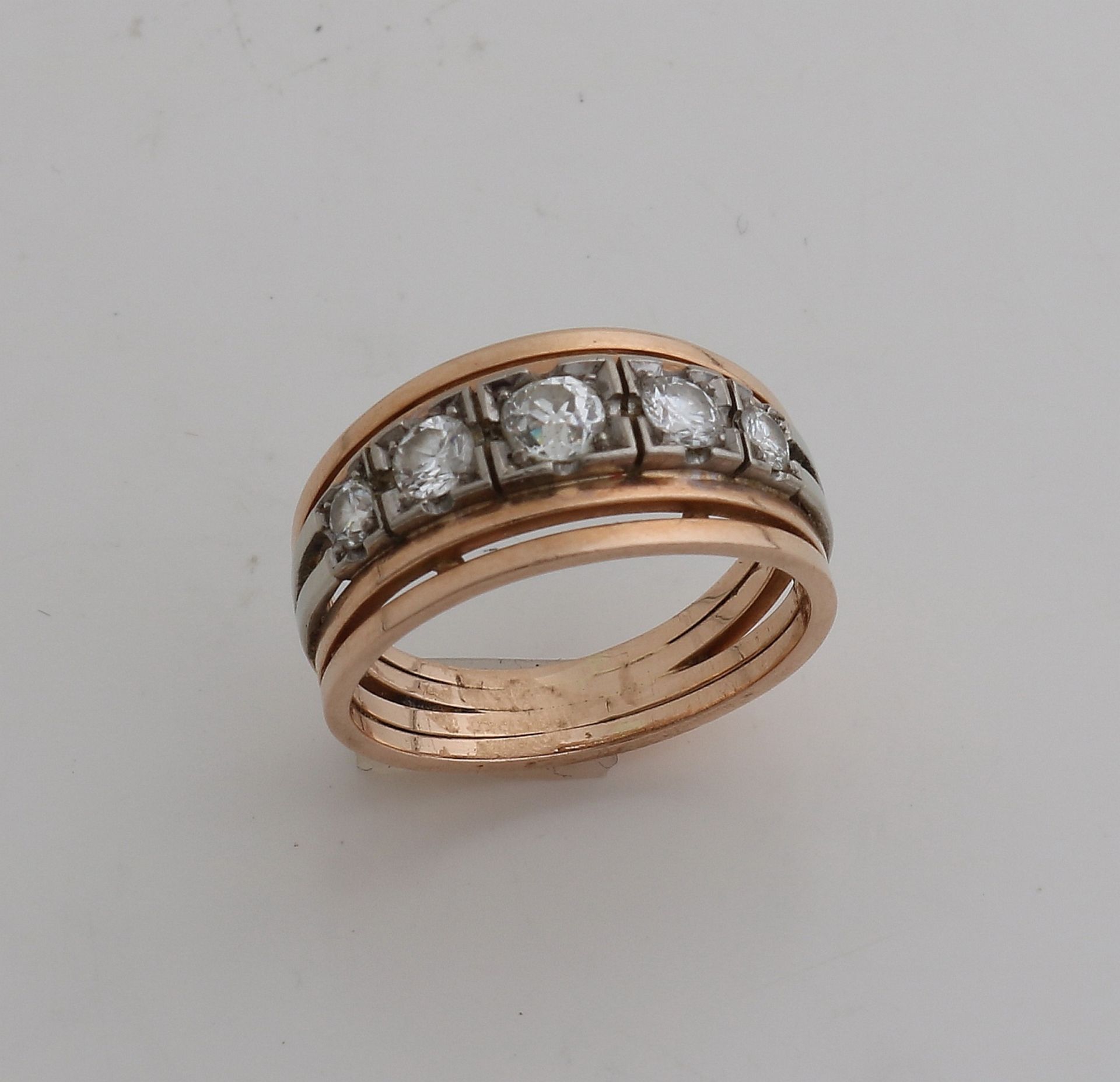 Gold ring with diamonds