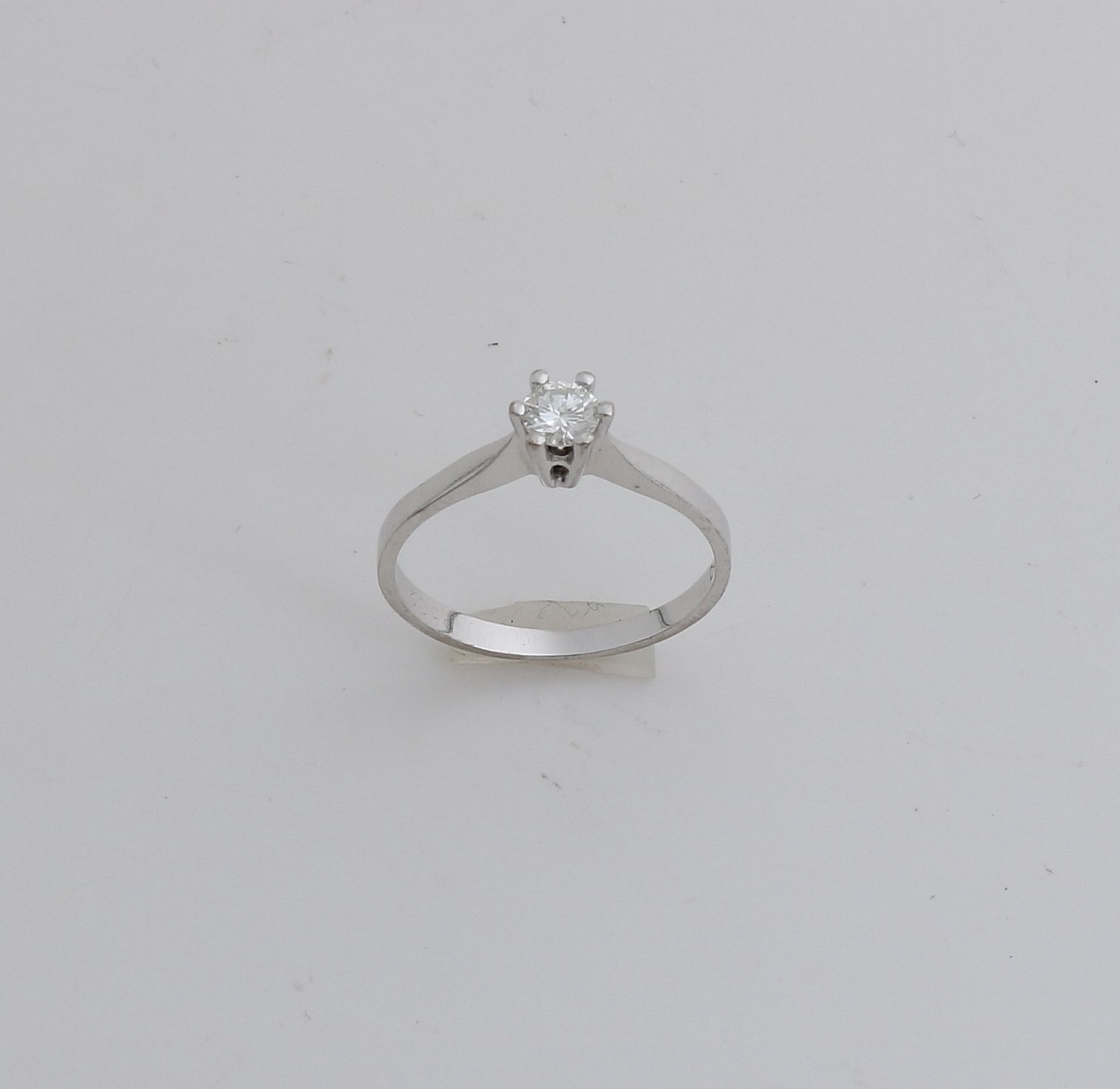 White gold ring with diamond