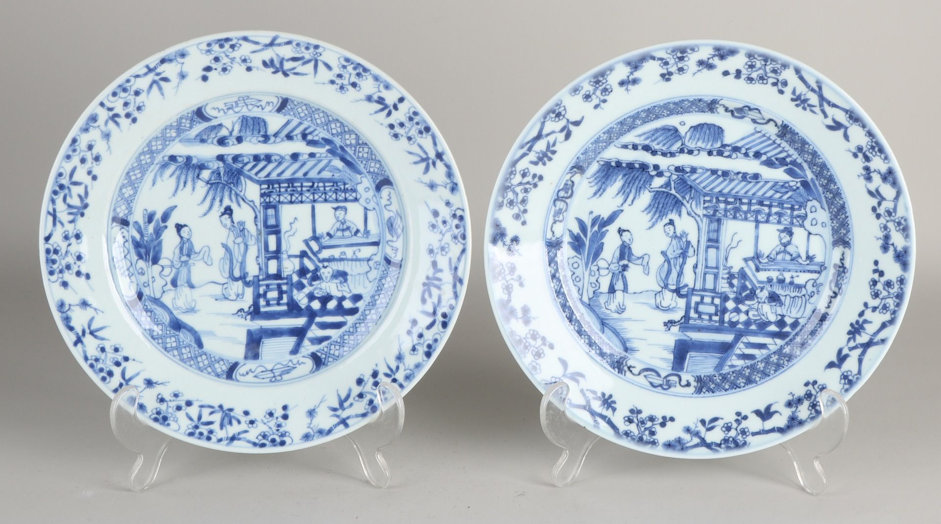 2 Chinese plates Ø 23 cm.