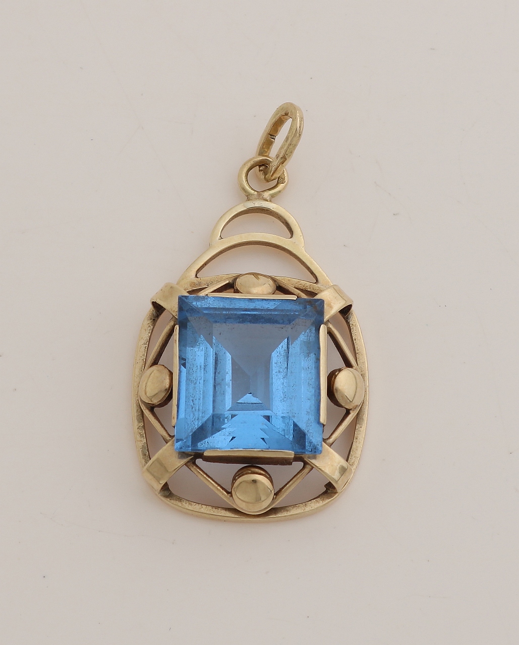 Gold pendant with blue stone