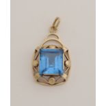 Gold pendant with blue stone