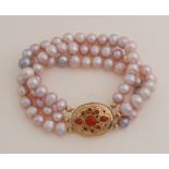 Pearl bracelet with gold clasp
