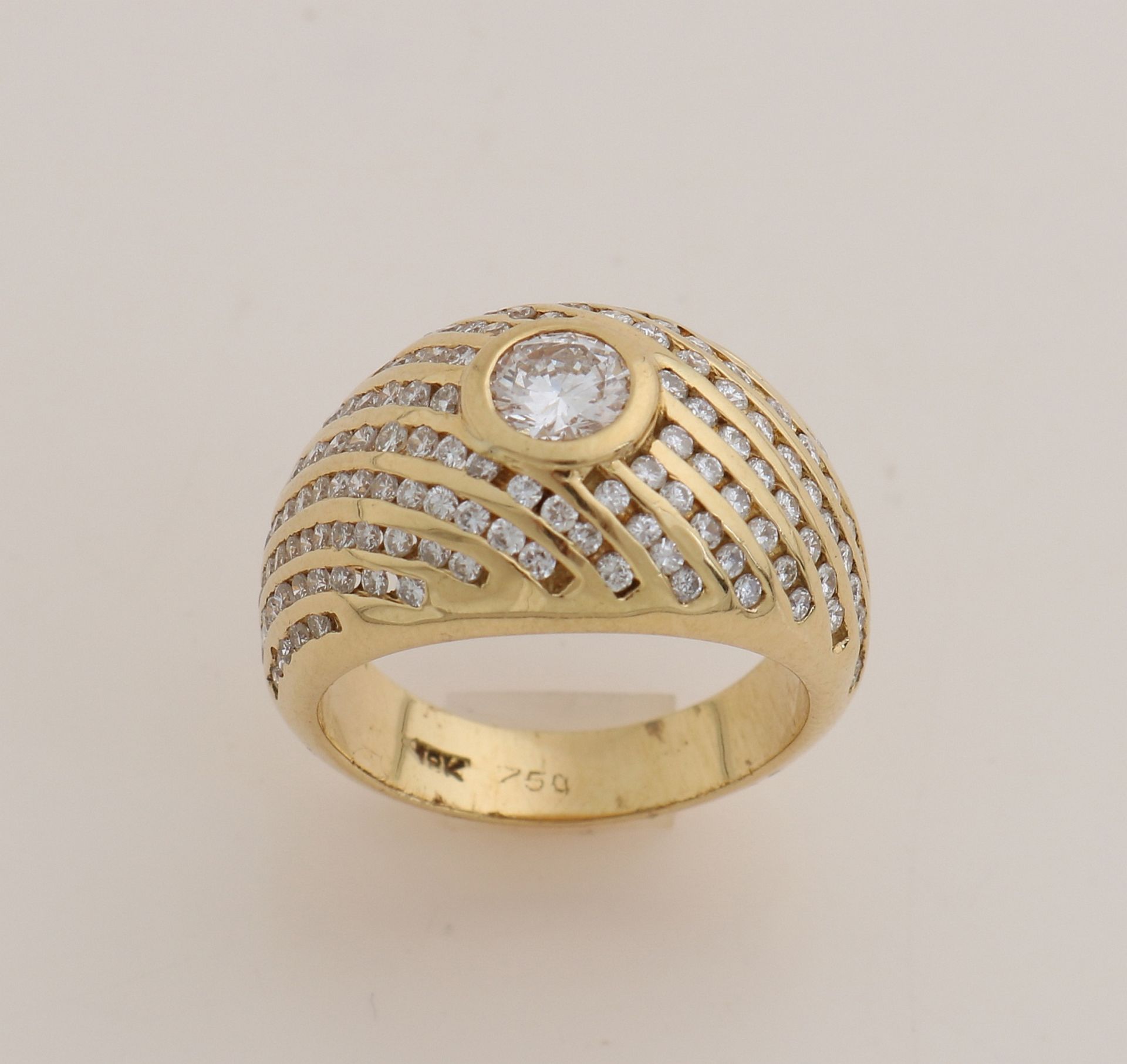 Gold ring with diamonds