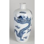 Chinese dragon vase H 24.7 cm.