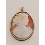 Gold cameo pendant