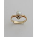 Gold ring with pearl and diamond