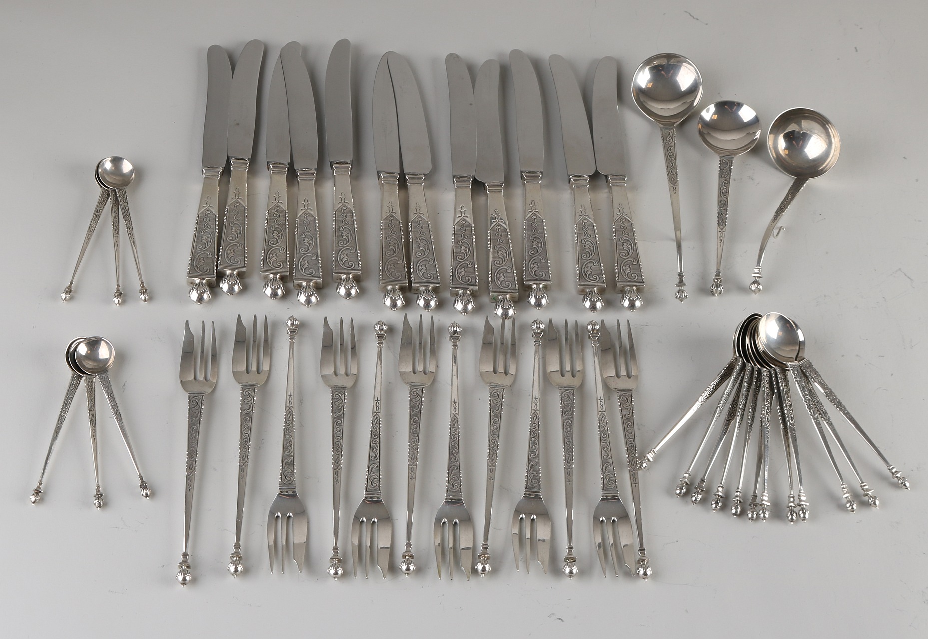 Silver pastry cutlery