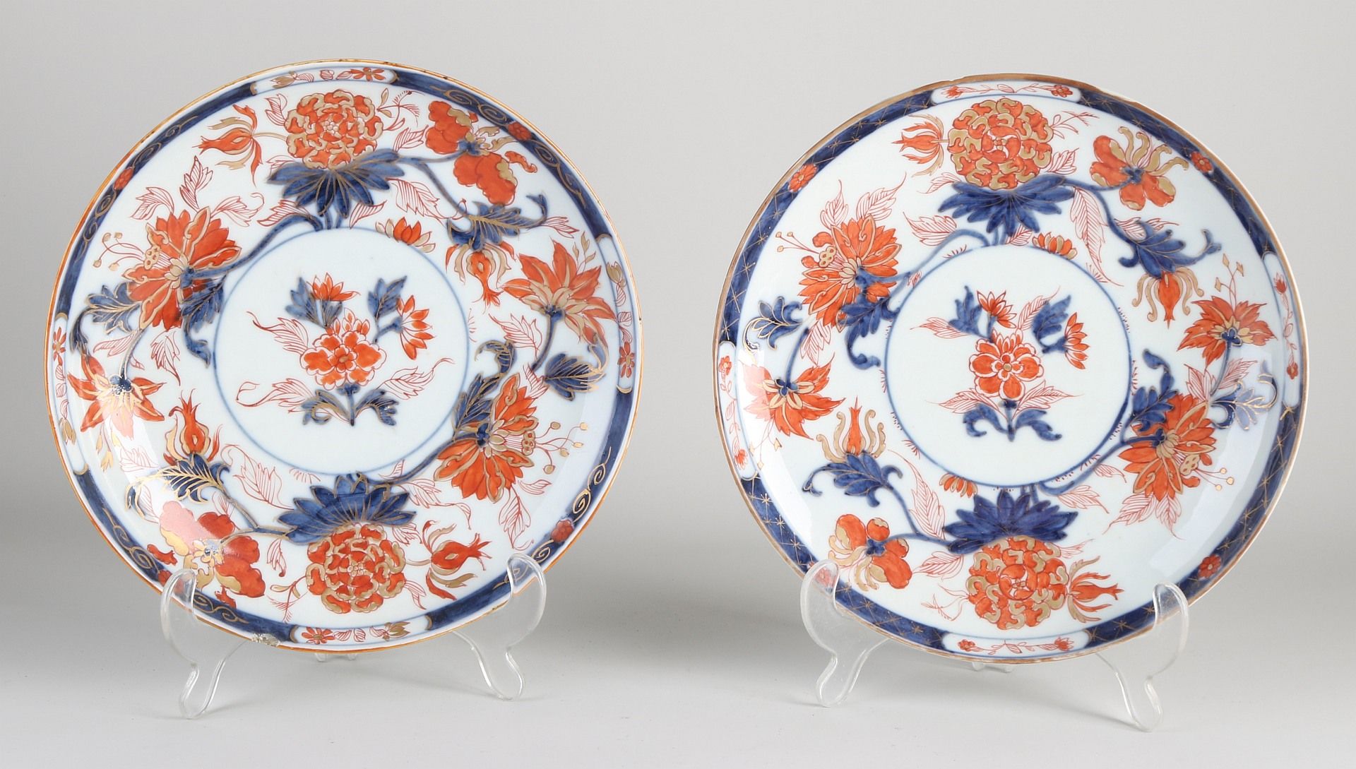 Two Japanese Imari plates Ø 24 cm.