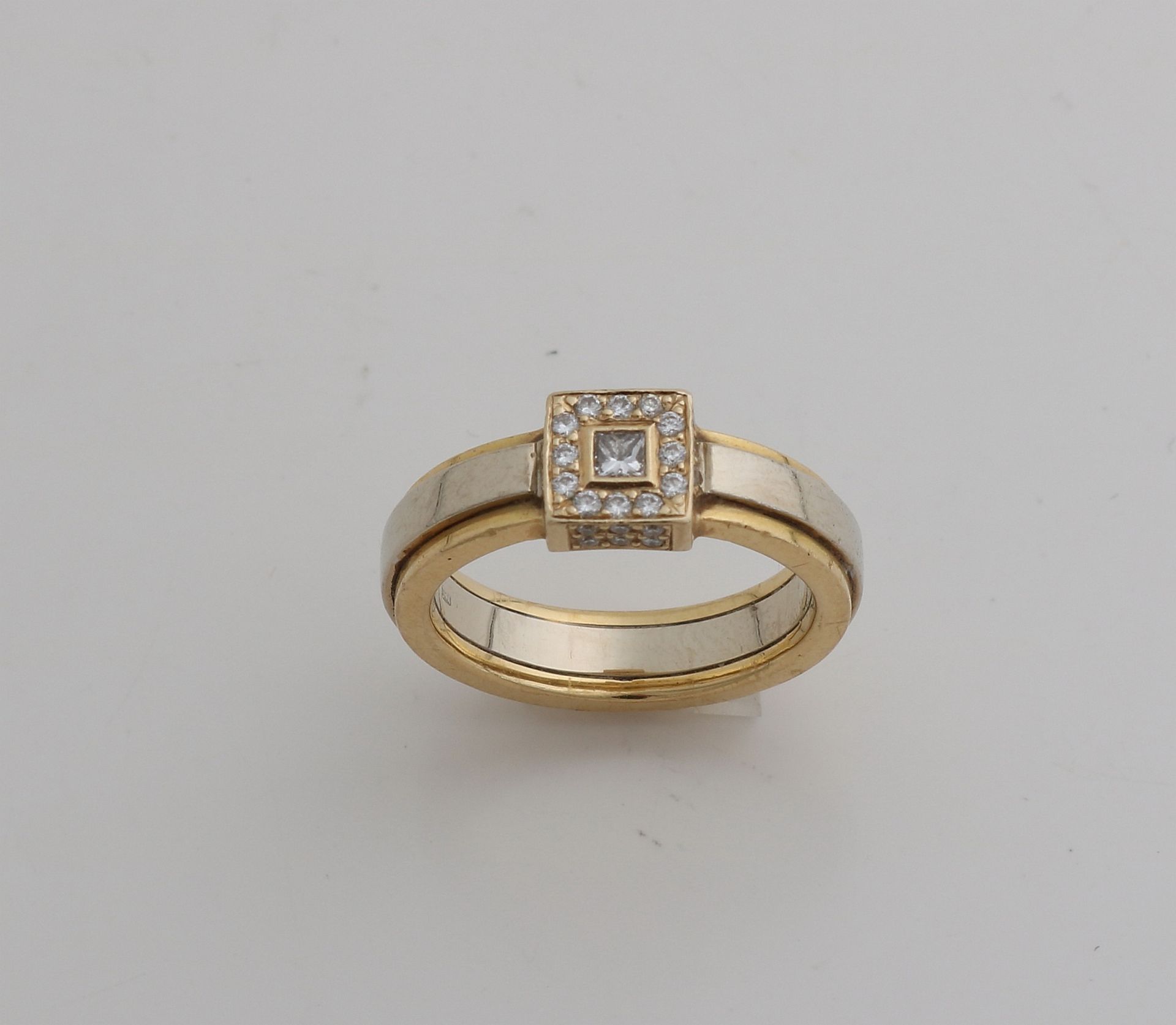 Gold bicolour ring with diamond