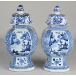 2 Chinese Queng Lung vases with lid