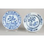 2 Chinese plates, Ø 22.5 cm.