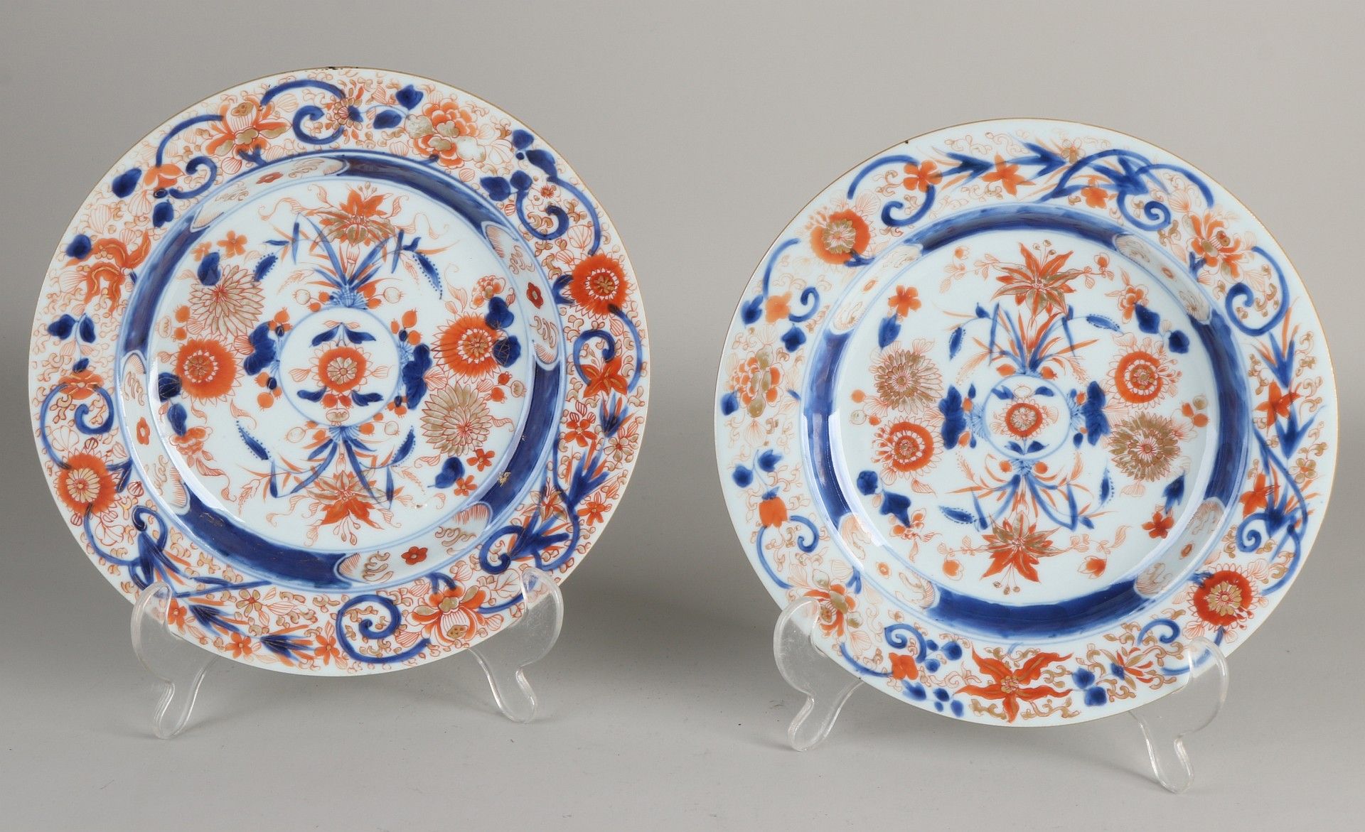 2 Chinese plates Ø 22.3 cm.