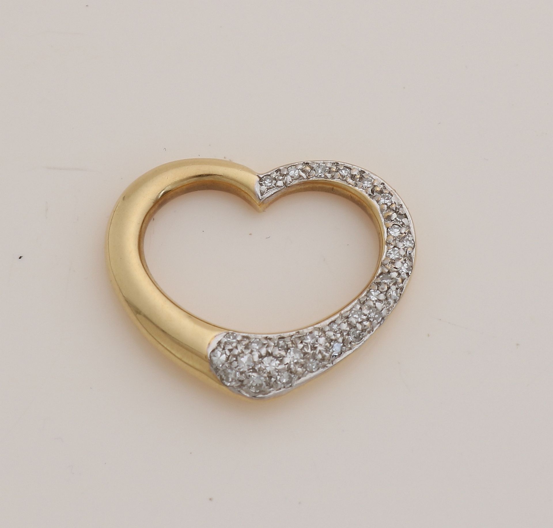 Gold heart shape pendant with diamond