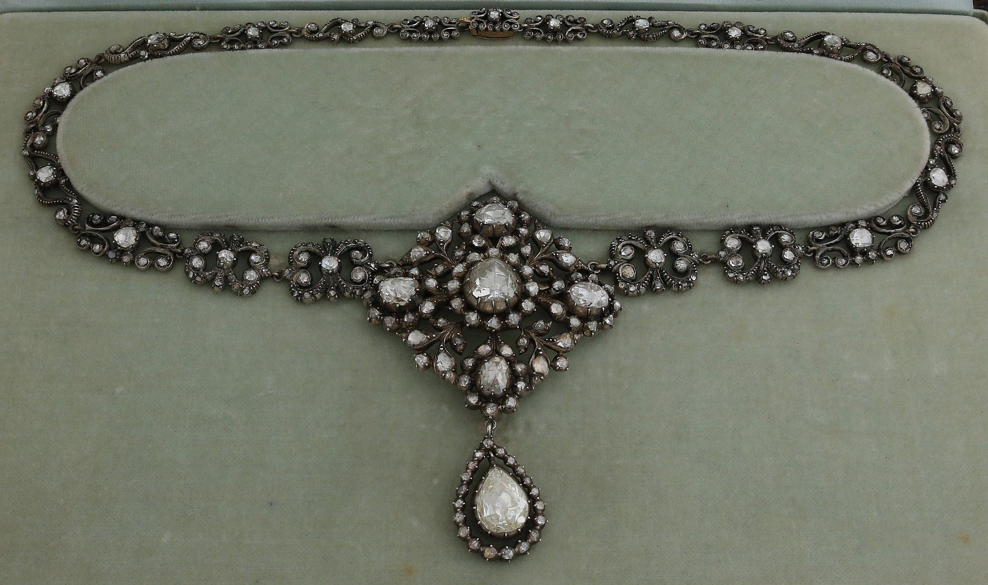 Antique necklace with diamond