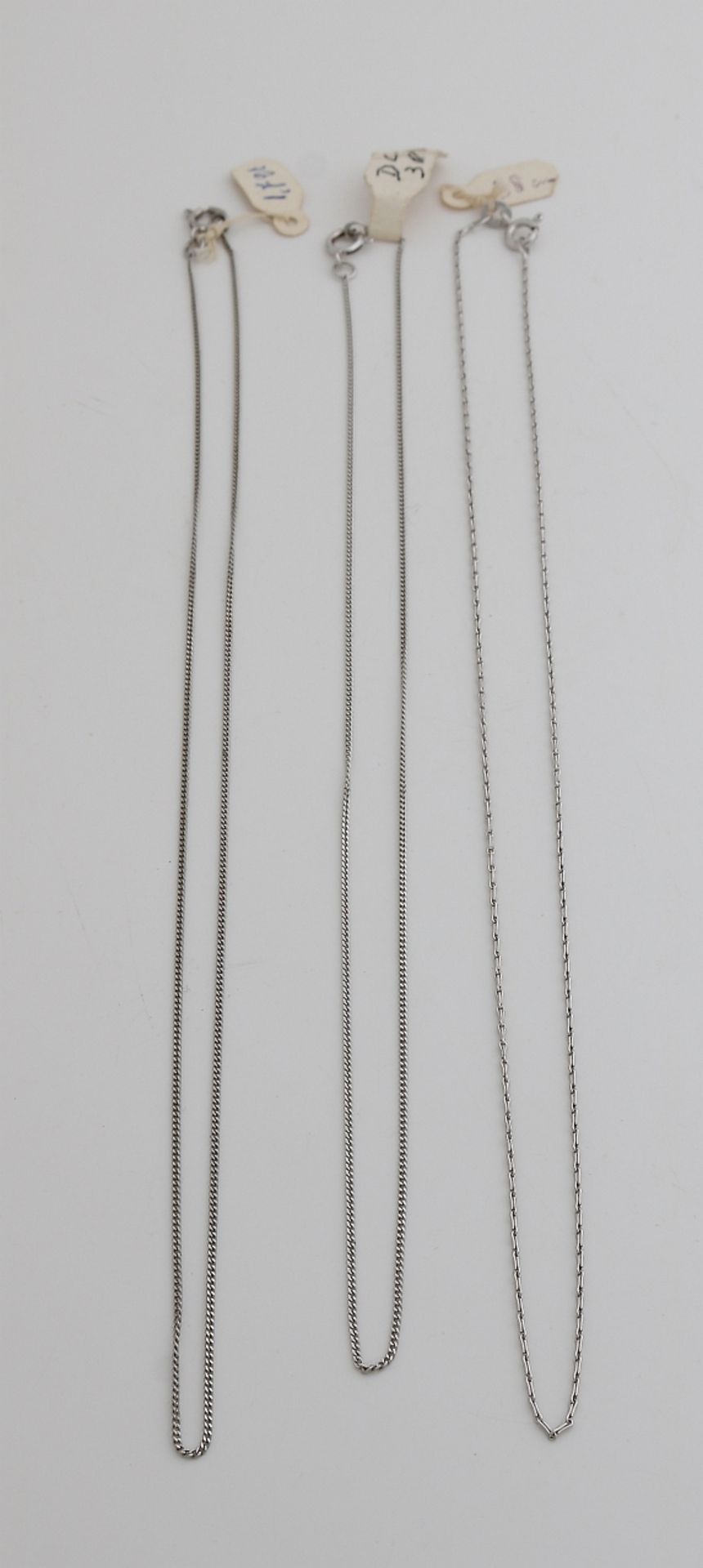 3 White gold necklaces