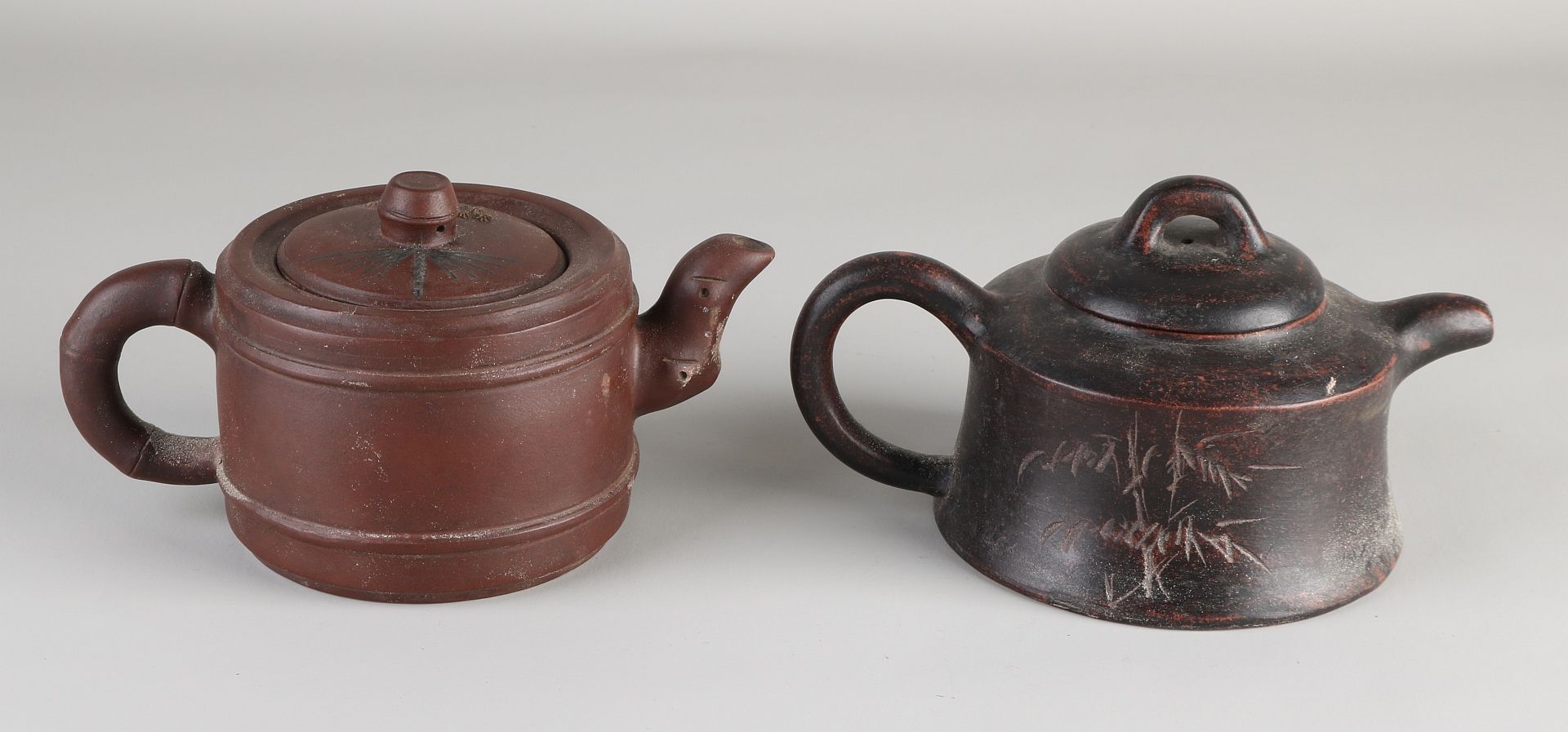 2 Chinese teapots