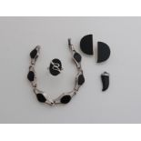Set of silver jewelery with onyx