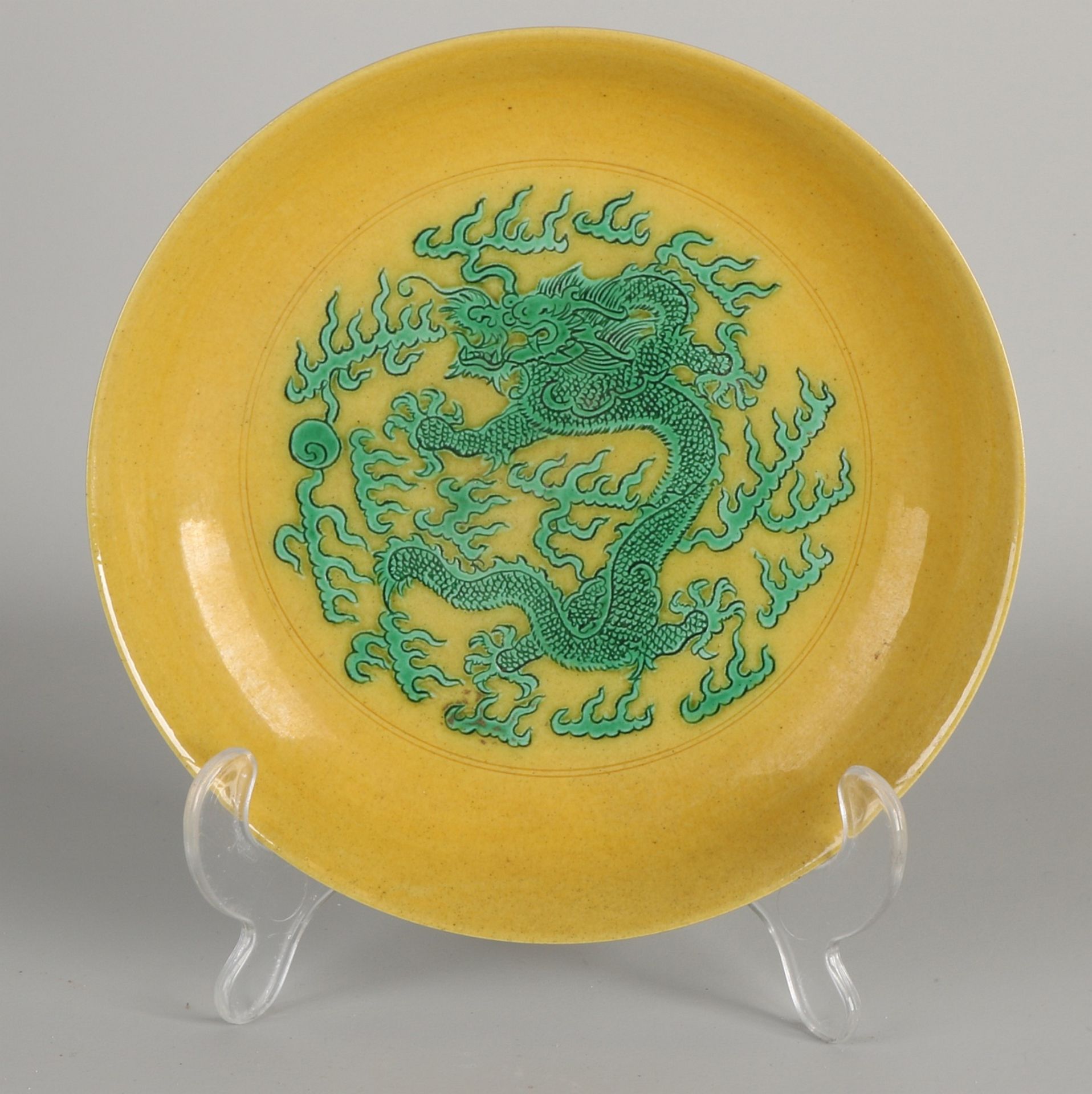 Chinese dragon dish Ø 19.4 cm.