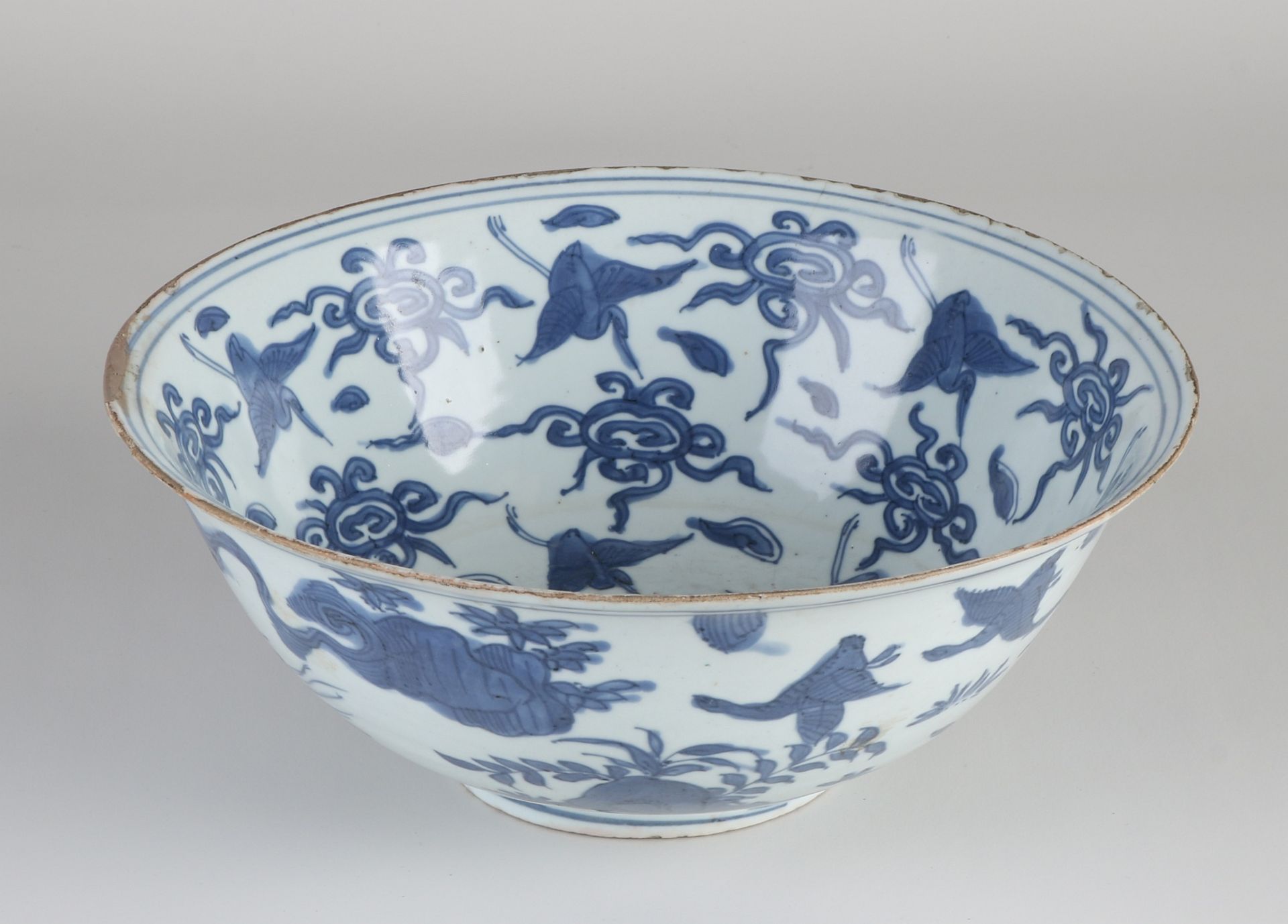 Rare large Chinese bowl Ø 22.5 cm.