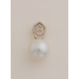 Gold pendant pearl and diamond