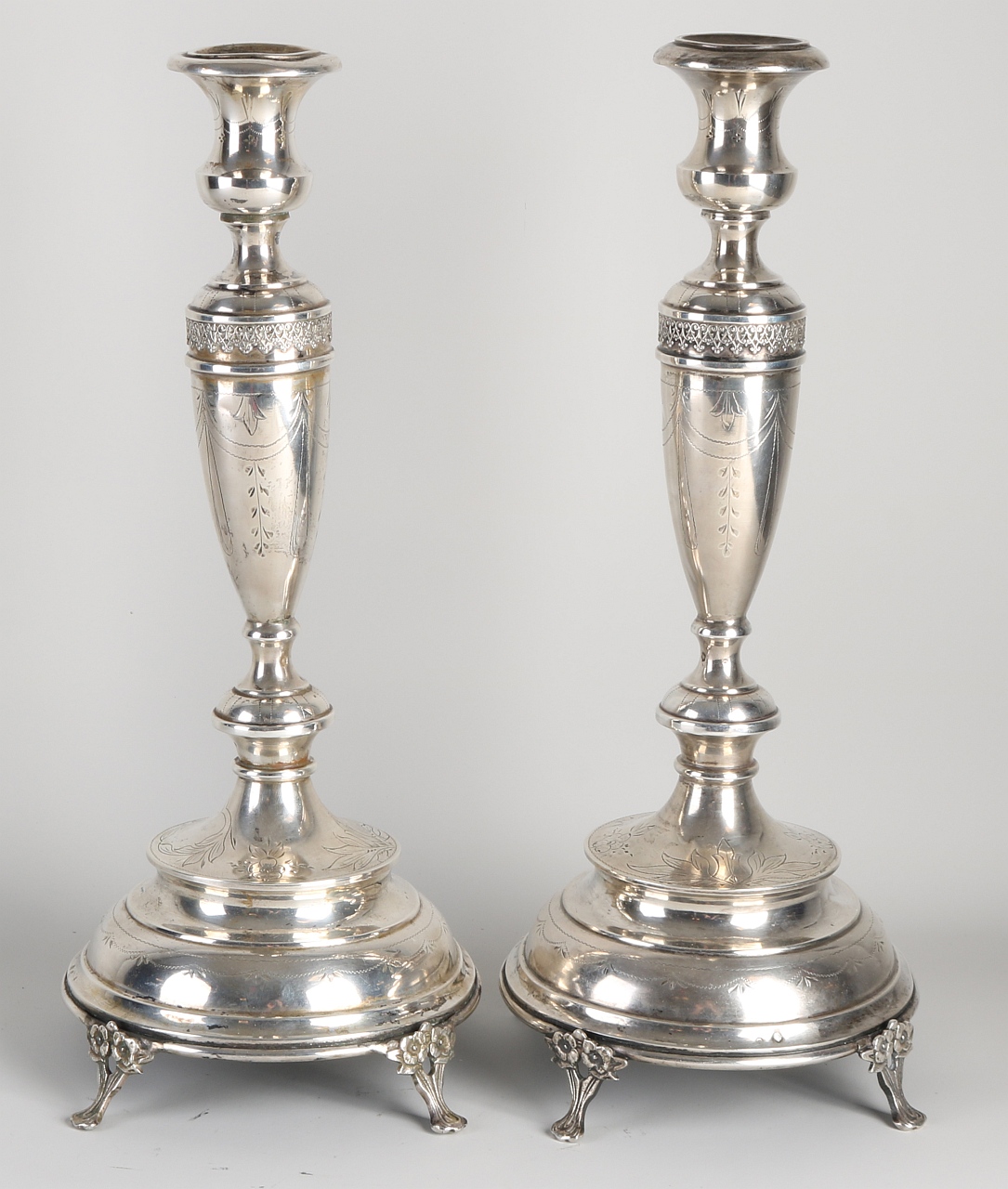 Set silver candlesticks