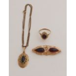 Gold jewelry set with garnet