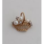 Gold brooch, basket with pearls