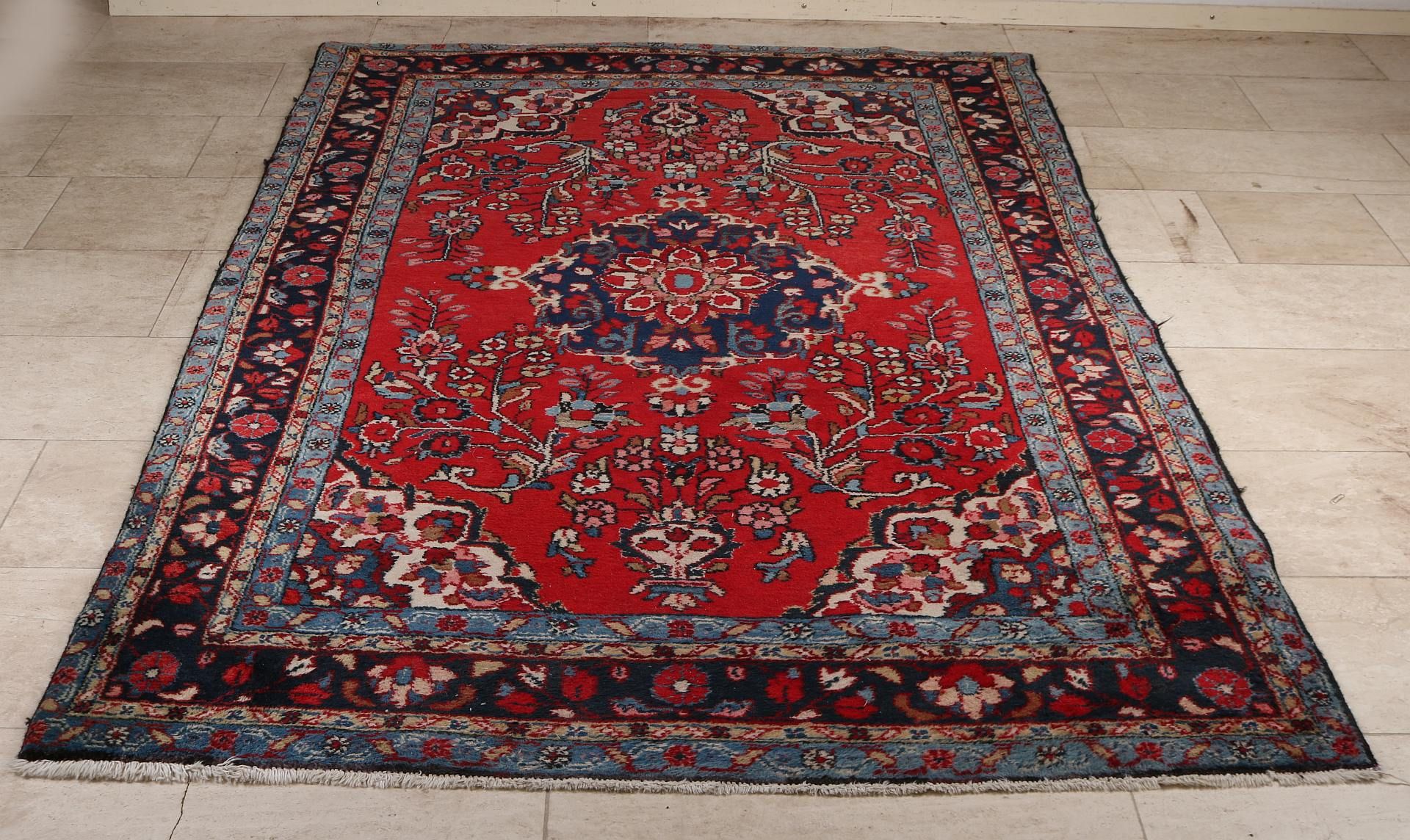 Persian rug, 233 x 150 cm.