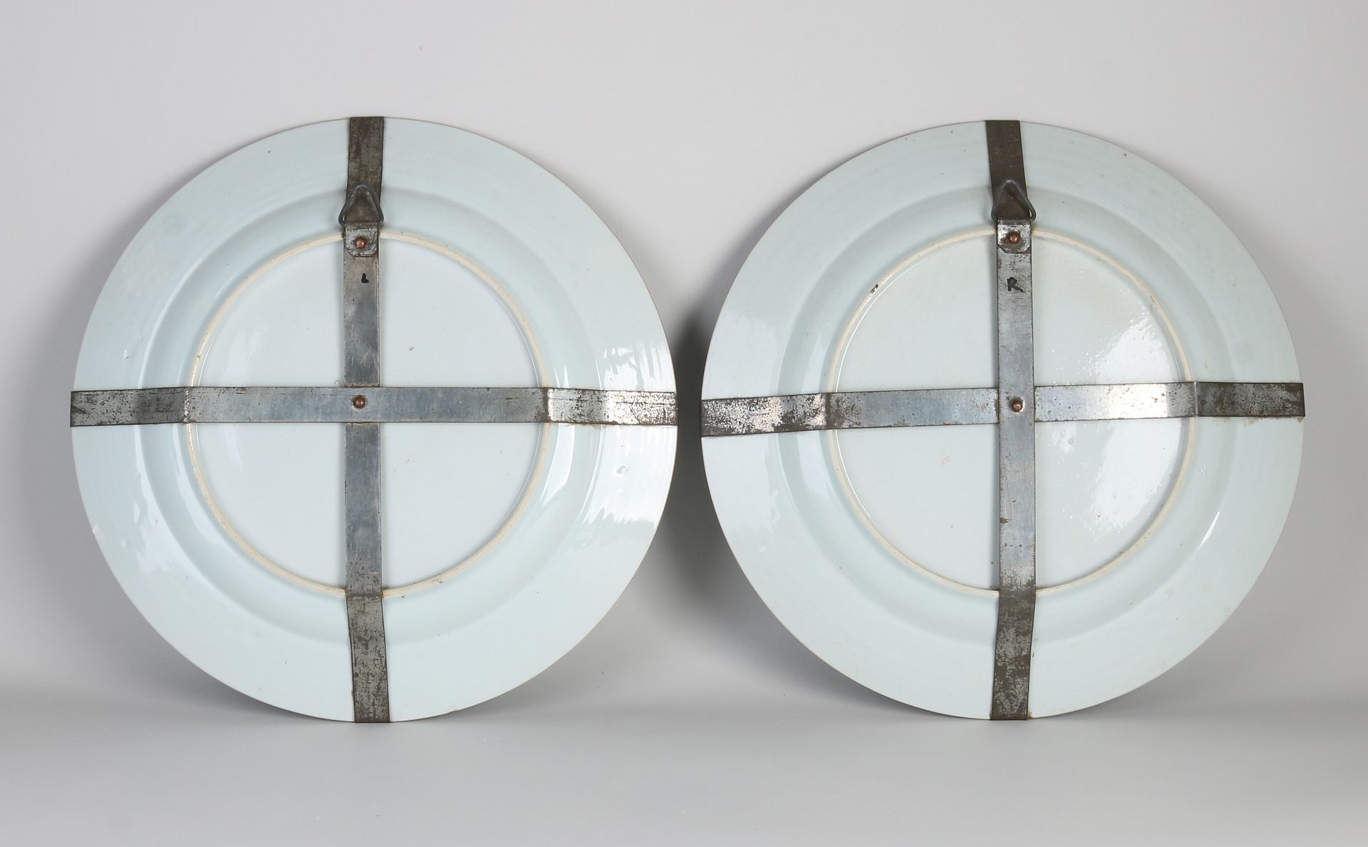 Two large Chinese dishes Ø 38 cm. - Image 2 of 2