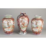 3 Japanese Imari vases