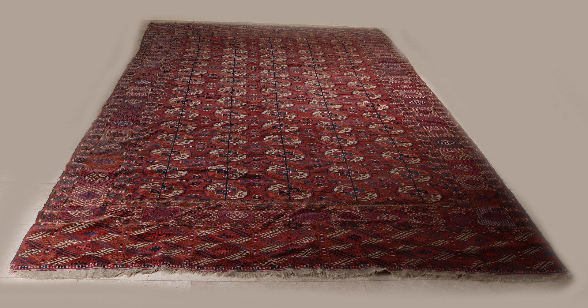 Persian Kilim, 208 x 320 cm.