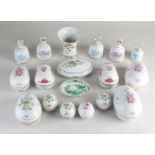 Lot Hungarian Hollohaza porcelain (18x)