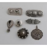 Lot with 7 silver brooches