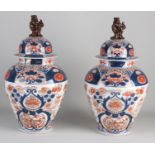 Two beautiful Japanese Imari vases with lid, H 42 cm.