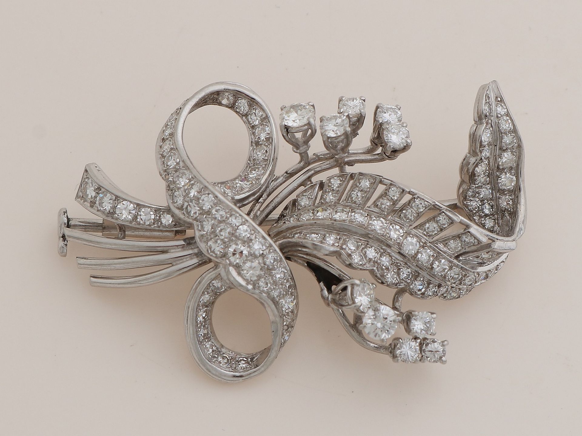 White gold brooch with diamond