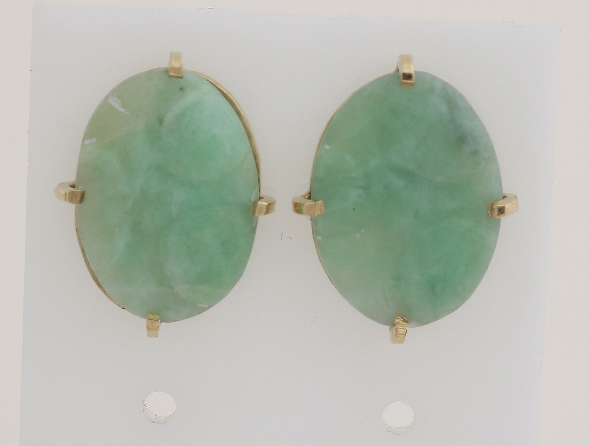 Gold earrings with jade