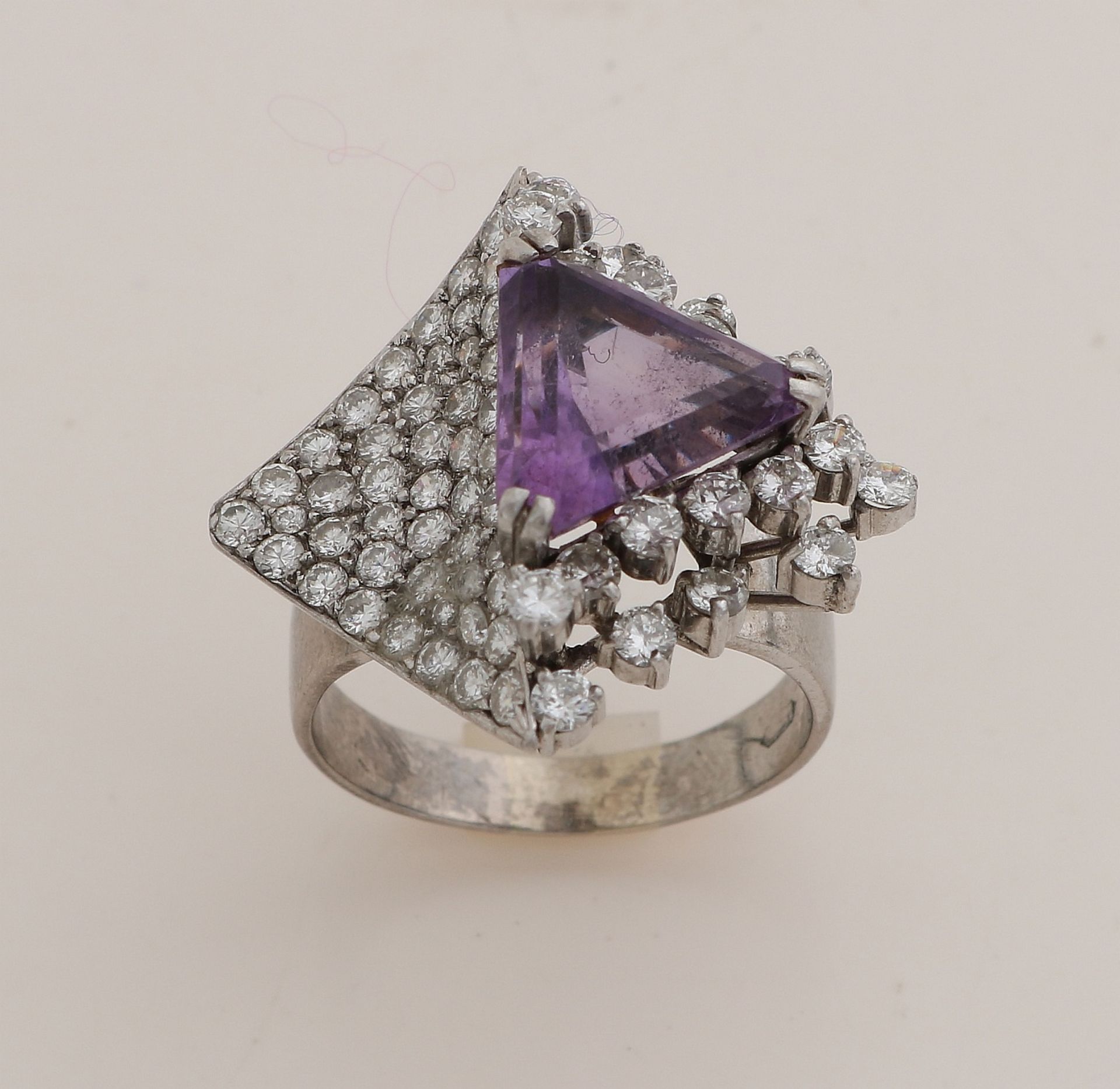 White gold ring with amethyst and diamond.