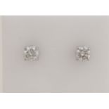 White gold stud earrings with diamond
