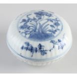 Chinese lidded box