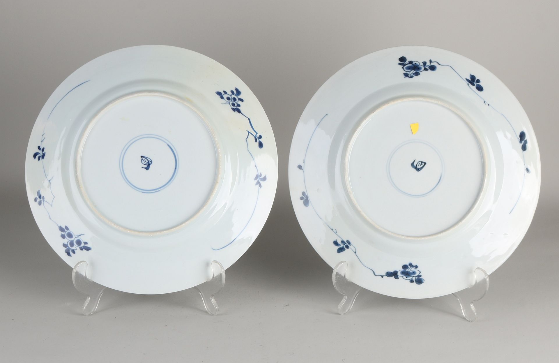 2 Large Chinese Kang Xi plates, Ø 26.8 cm. - Image 2 of 2