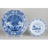 2 Delft blue plates