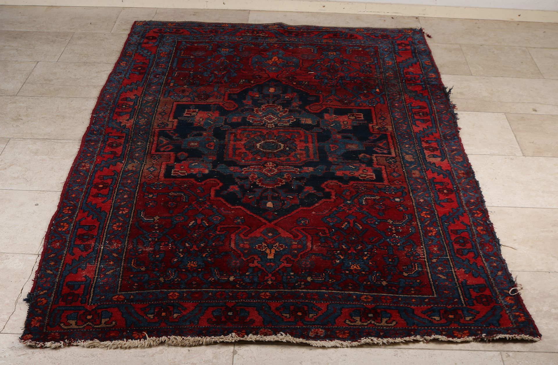 Persian carpet, 196 x 132 cm.