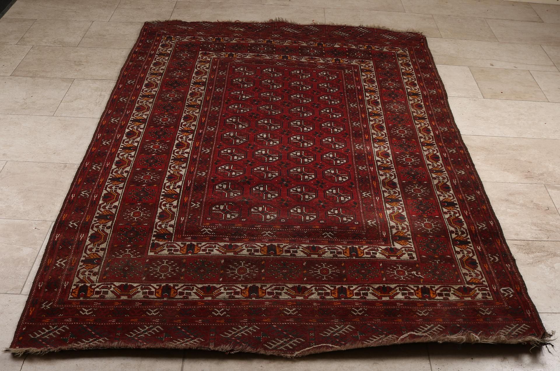 Persian carpet, 200 x 140 cm.
