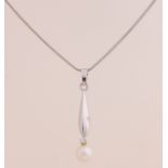 White gold necklace and pendant with pearl & Diamond