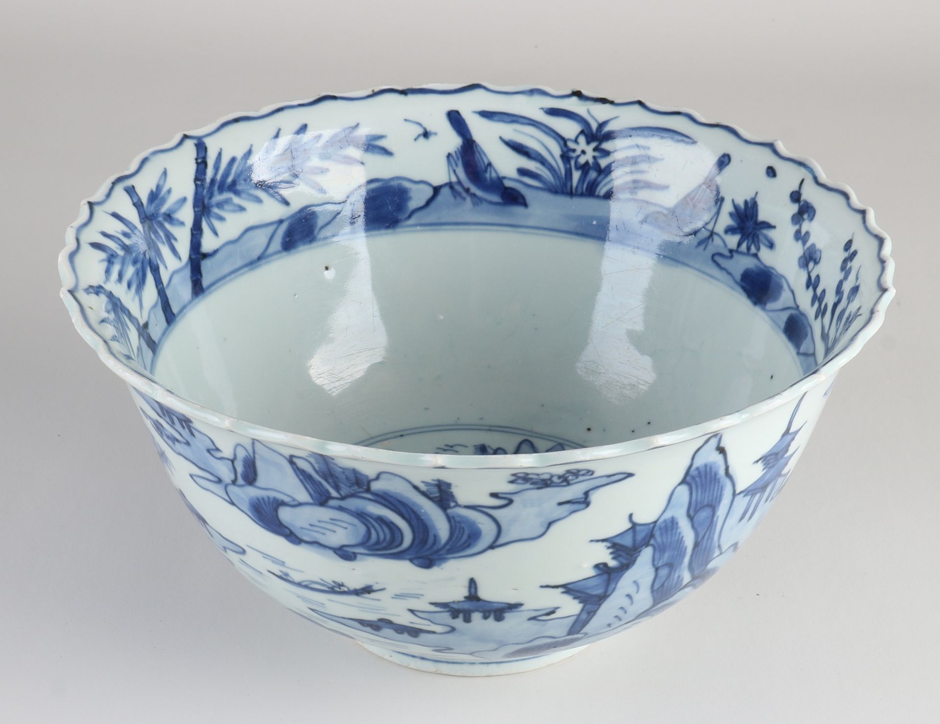 17th century Chinese bowl Ø 25 cm.