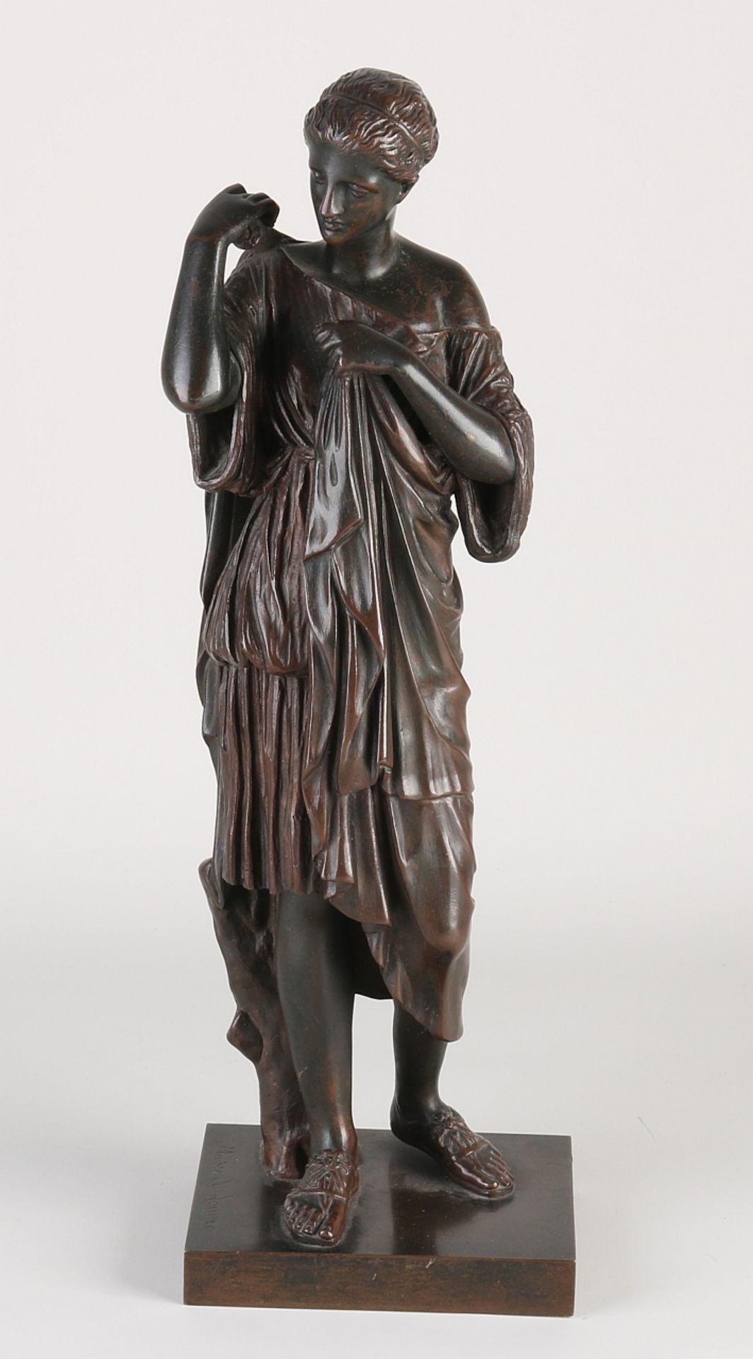 Bronze statue, Greek woman