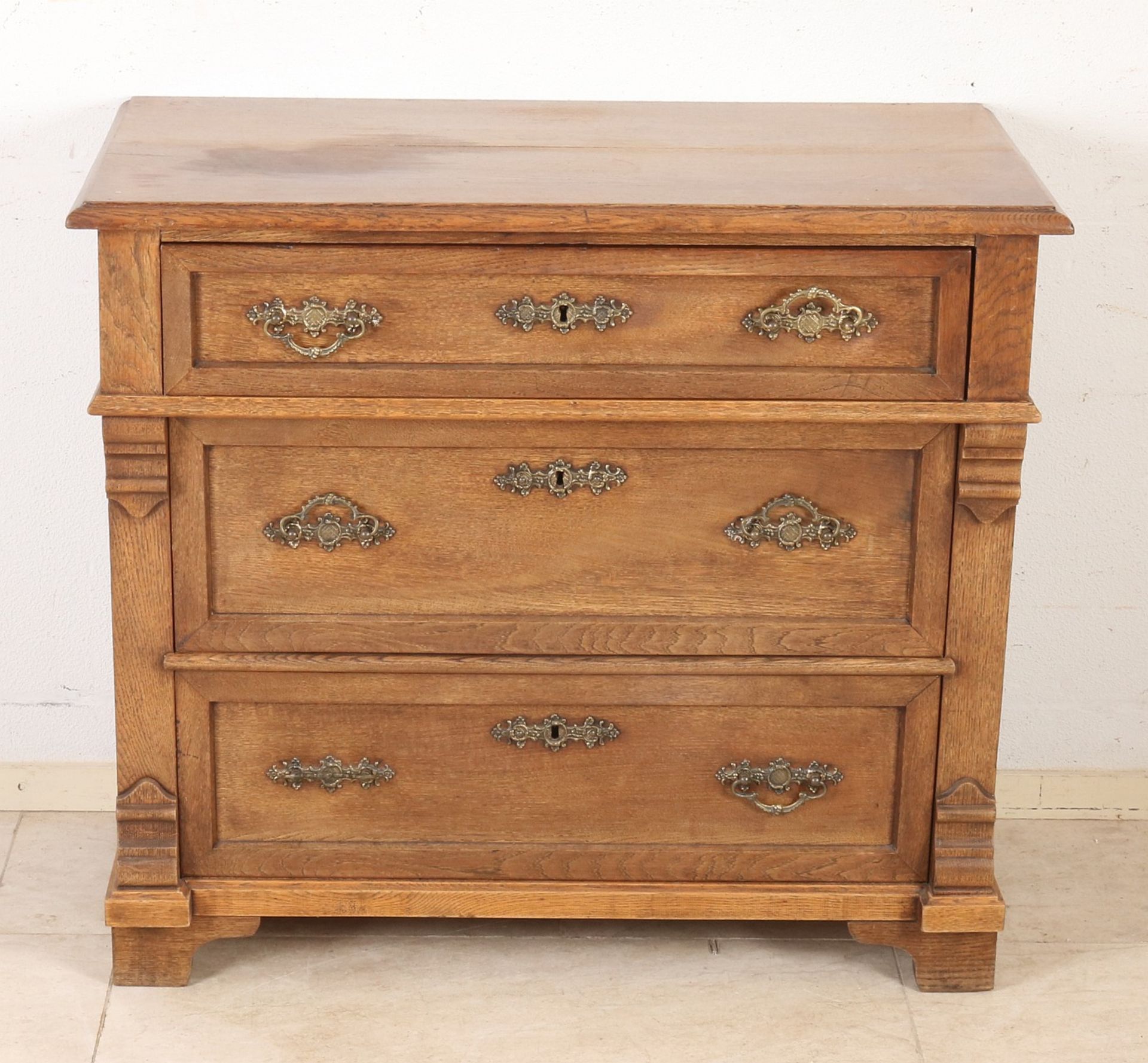 Oak chest of drawers,1880