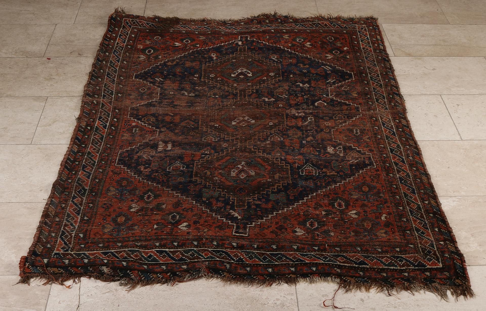 Persian carpet, 162 x 110 cm.