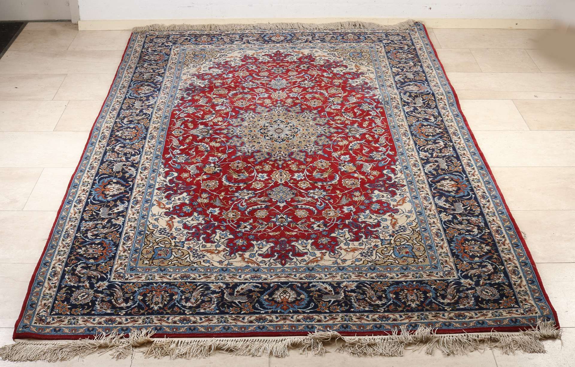 Persian rug, 166 x 248 cm.